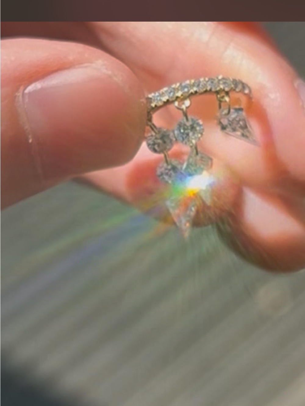 18k  solid yellow gold ear cuff with dangling diamonds - Picture 2 of 7